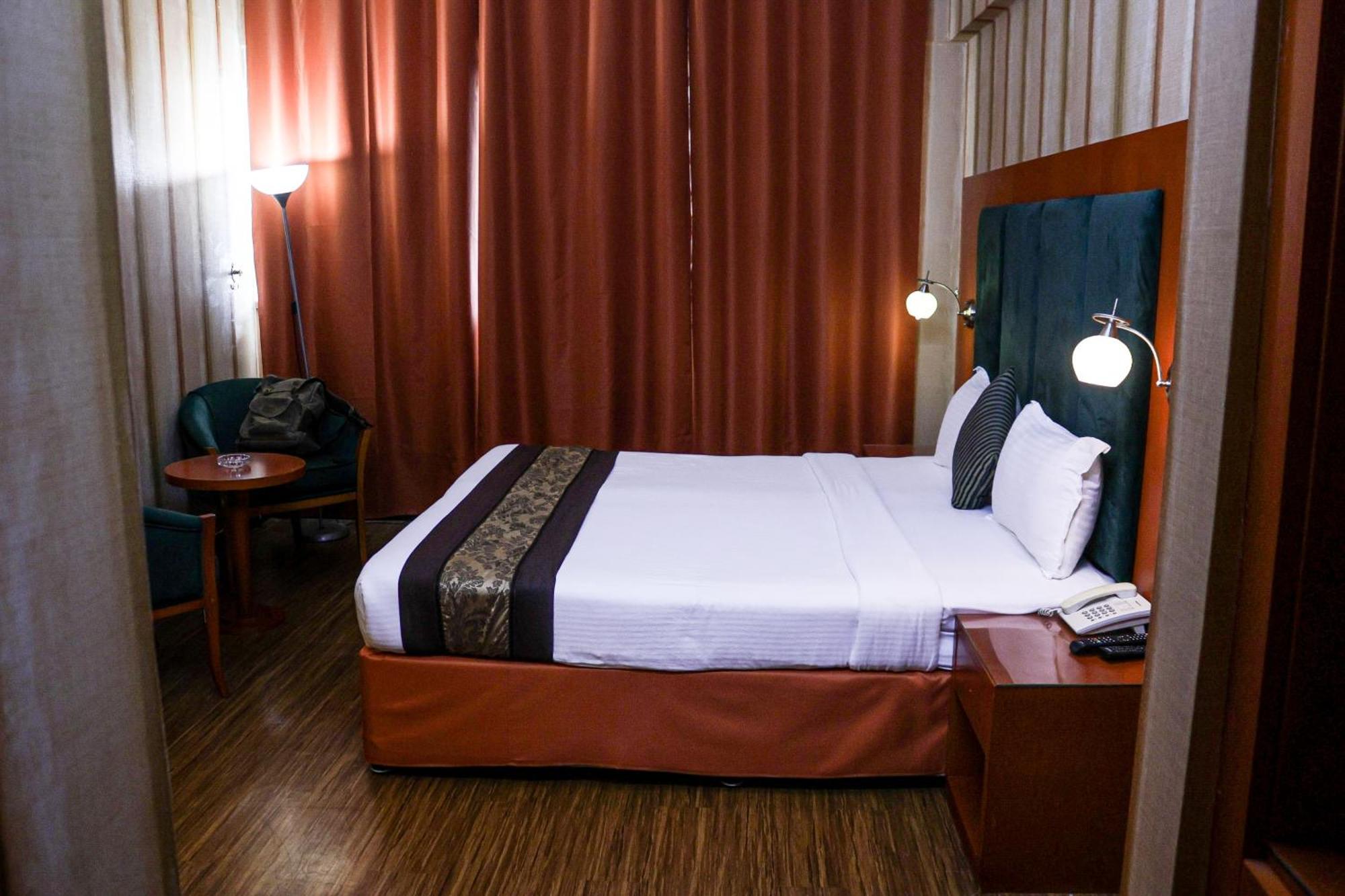 Boonmax Hotel Dubai Exterior foto